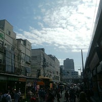 Photo taken at Tsukiji Outer Market by redcrazycat on 10/10/2019