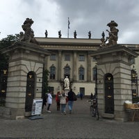 Снимок сделан в Humboldt-Universität zu Berlin пользователем Alev D. 7/28/2015