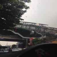 Photo taken at [Construction Site] MRT บางโพ (Bang Pho) BL09 by เต๋าเต๋า🎲 on 1/14/2016