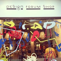 Foto tirada no(a) Design Forum Shop por ssung C. em 9/9/2013