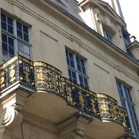 Photo taken at Hôtel de Lauzun by Huguette R. on 4/27/2019