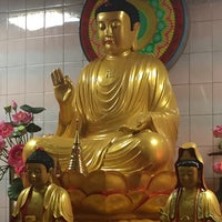 Photo taken at Temple bouddhiste de l’association des Teochew de France by Huguette R. on 11/19/2017