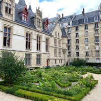 Photo taken at Hôtel des Archevêques de Sens by Huguette R. on 8/22/2020