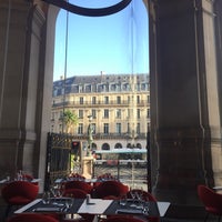 Photo taken at L&amp;#39;Opéra Restaurant by Huguette R. on 12/10/2017
