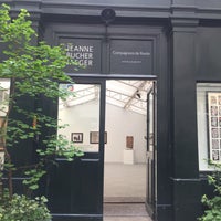 Photo taken at Galerie Jeanne Bucher Jaeger, Espace St Germain by Huguette R. on 6/22/2019