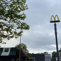 รูปภาพถ่ายที่ McDonald&amp;#39;s โดย Emiel H. เมื่อ 5/29/2022