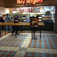 Photo prise au Roy Rogers par ❄️Arctic Princess❄️ le11/18/2012