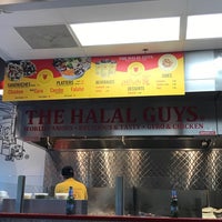 Foto tirada no(a) The Halal Guys por Vikram em 4/27/2017