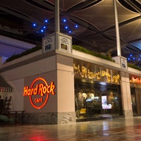 รูปภาพถ่ายที่ Hard Rock Cafe Gurgaon โดย Hard Rock Cafe Gurgaon เมื่อ 3/25/2014