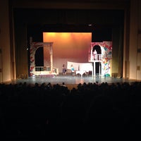 Photo taken at Hakob Paronyan Theatre | Հակոբ Պարոնյանի անվան Երաժշտական Կոմեդիայի Պետական Թատրոն by Azniv M. on 5/1/2014