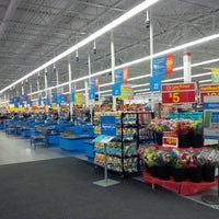 รูปภาพถ่ายที่ Walmart Supercentre โดย Andy T. เมื่อ 4/21/2014