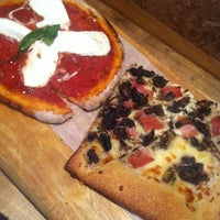 Foto diambil di Pizza By La Grolla oleh Seth P. pada 5/4/2012
