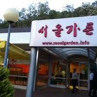 Photo taken at Seoul Garden by Heekwang K. on 5/11/2012