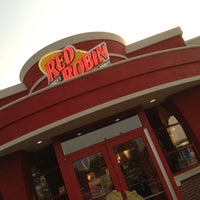 Photo taken at Red Robin Gourmet Burgers and Brews by Steve C. on 5/8/2012