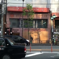 Photo taken at Starbucks Coffee 六本木店 by Norikazu N. on 5/7/2012