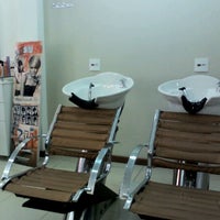 2/11/2012 tarihinde Damiana S.ziyaretçi tarafından Wow Hair Station'de çekilen fotoğraf