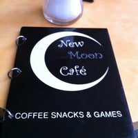 Foto tomada en New Moon Café  por Paola L. el 4/30/2012