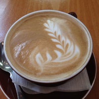 Foto tomada en Cassatt&amp;#39;s Kiwi Cafe &amp;amp; Gallery  por Terry R. el 4/8/2012