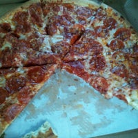 Снимок сделан в Granite Mountain Pizza пользователем Bonnie B. 9/3/2012