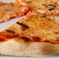 Foto diambil di Rosinas Pizza &amp;amp; Italian Bistro oleh Farhad J. pada 4/4/2012