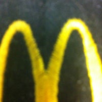 รูปภาพถ่ายที่ McDonald&amp;#39;s โดย Daniel G. เมื่อ 6/14/2012