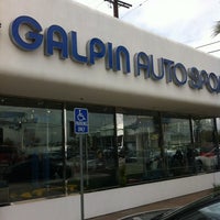 3/31/2012 tarihinde Jed C.ziyaretçi tarafından Galpin Auto Sports (GAS)'de çekilen fotoğraf