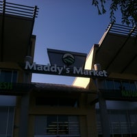 รูปภาพถ่ายที่ Maddy&amp;#39;s Market โดย Wendy O. เมื่อ 5/14/2012