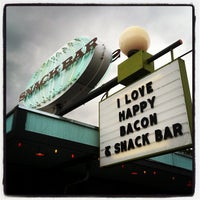 Снимок сделан в Snack Bar пользователем Cary S. 3/13/2012