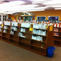 Foto tomada en Plymouth District Library  por Joe R. el 2/17/2012