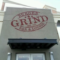 Foto diambil di Grind Burger Bar &amp;amp; Lounge oleh Allan F. pada 2/12/2012