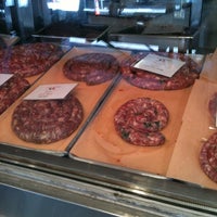 Photo prise au Cappuccio&#39;s Meats par Judy J. le3/14/2012