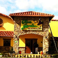 Photo taken at Olive Garden by slonews on 4/26/2012
