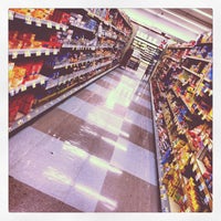 รูปภาพถ่ายที่ ShopRite of Pennington โดย Michael E. เมื่อ 8/4/2012