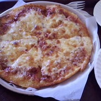 3/26/2012 tarihinde The University of Scrantonziyaretçi tarafından Pizza By Pappas'de çekilen fotoğraf