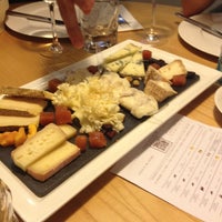 Foto tirada no(a) Poncelet Cheese Bar por Carmen S. em 6/16/2012