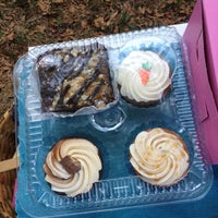 Photo taken at Sarah&amp;#39;s Cake Stop by Leslie on 8/10/2012