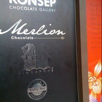 Photo taken at Merlion Gallery Chocolate by NORASYIKIN S. on 4/21/2012