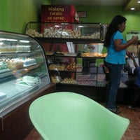6/26/2012 tarihinde Jeshreel J.ziyaretçi tarafından New Leaf Breads'de çekilen fotoğraf