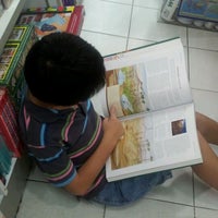 Photo taken at Popular Bookstore by Janice L. on 3/18/2012