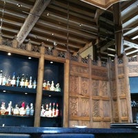 2/4/2012 tarihinde Boon Y.ziyaretçi tarafından Cigar Bar'de çekilen fotoğraf
