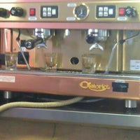 Foto tomada en Pilot Pete&#39;s Coffee &amp; Treats  por Peter T. el 4/19/2012