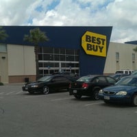 Photo taken at Best Buy by Eloy G. on 4/13/2012