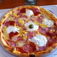 Photo taken at Pizzeria Viva by Jelena S. on 9/2/2012