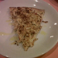 Photo taken at Pizzaria Fioresi by Nádine C. on 4/22/2012