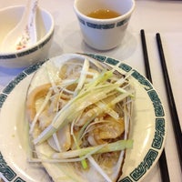 Photo taken at KL Restaurant 金山阿二靚湯海鮮酒家 by Eugene W. on 8/26/2012