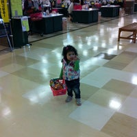 Photo taken at スーパーマーケットバロー 鈴鹿店 by Carlos J. on 4/21/2012