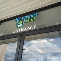 Das Foto wurde bei Hampshire Mall von Jowell C. am 6/22/2012 aufgenommen