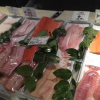 Foto diambil di Metropolitan Seafood oleh John H. pada 5/31/2012