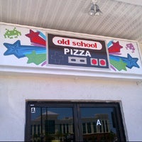 Foto diambil di Old School Pizza oleh Jonathan D. pada 5/23/2012