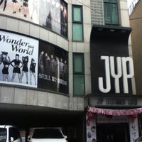 Снимок сделан в JYP Entertainment пользователем Nazfaratul A. 2/14/2012